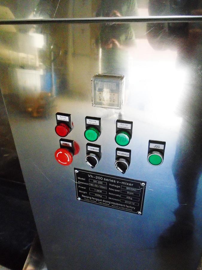 Used Used Model VH-200 Approx. 4 Cubic Foot Twin Shell V Blender
