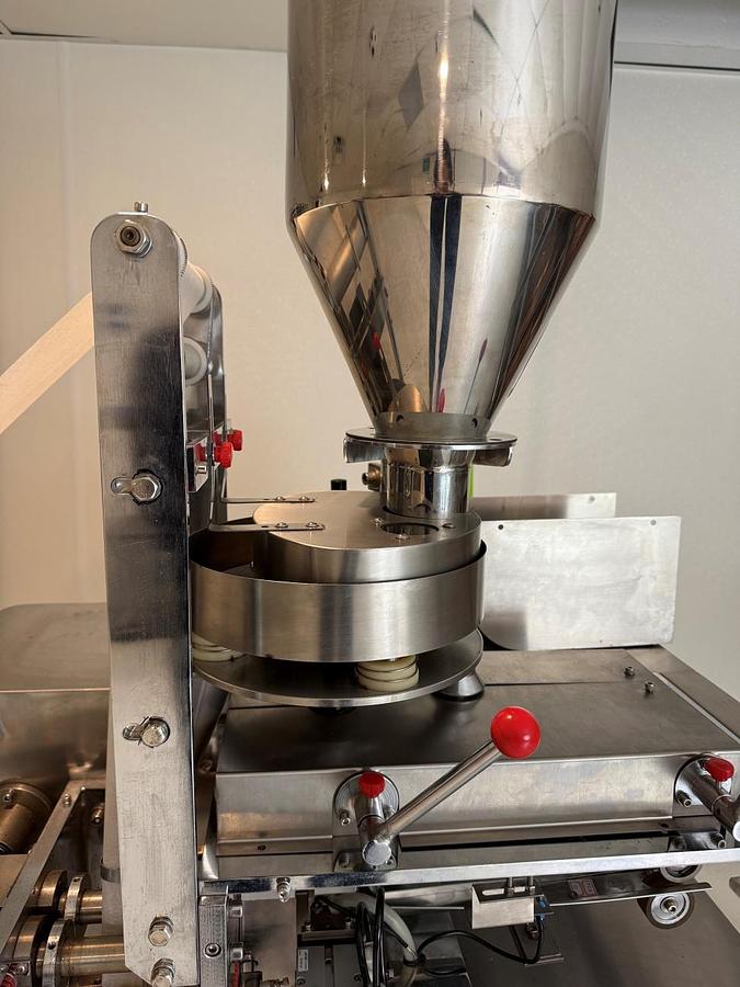 Used Used Auto Tea Bag Packing Machine with tag and Thread Model CH-10A