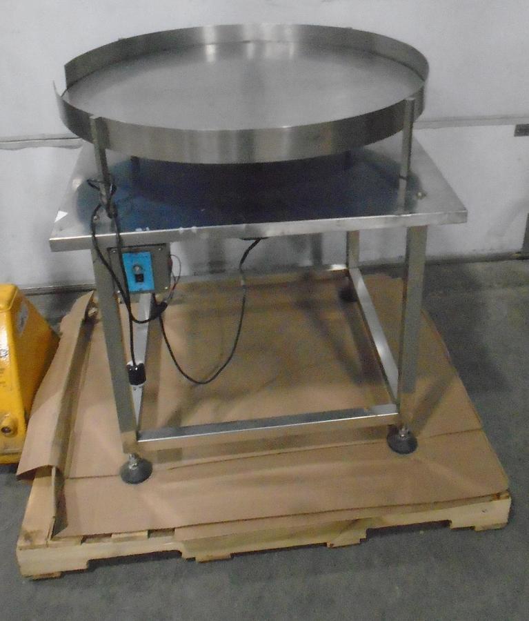 Used Used 39 inch In-Feed and 36 inch Accumulation Turn Tables