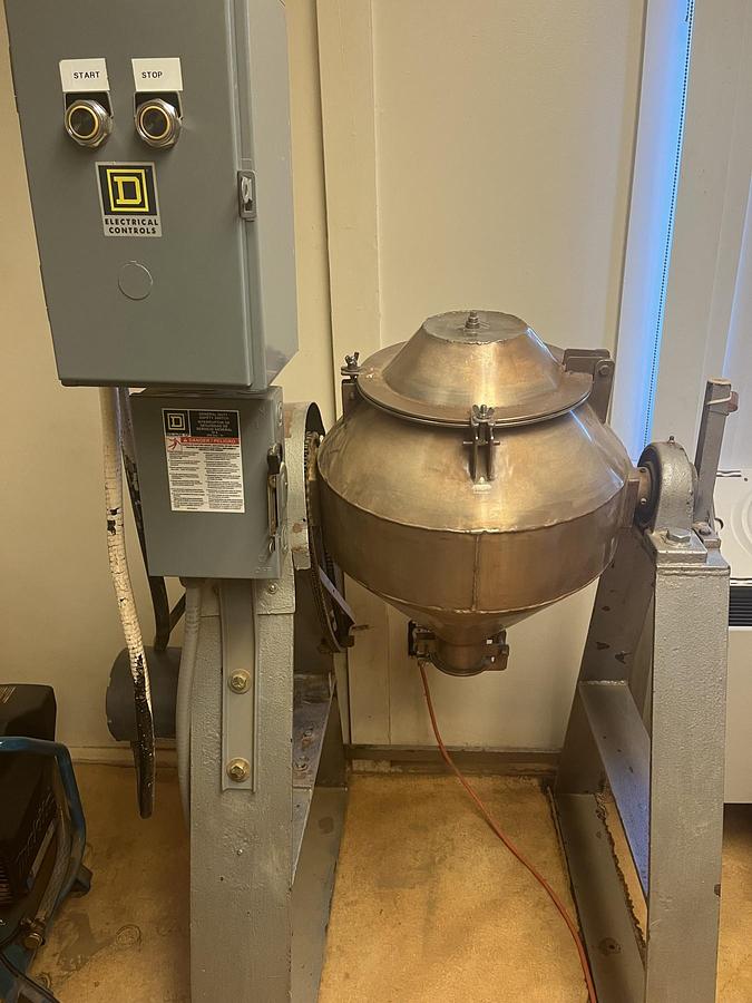 Used Used Approximately 1 Cubic Foot Cone Blender with Intensifier Bar