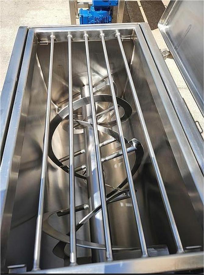 New 2.5 Cubic Foot Working Capacity Stainless Steel Ribbon Blender