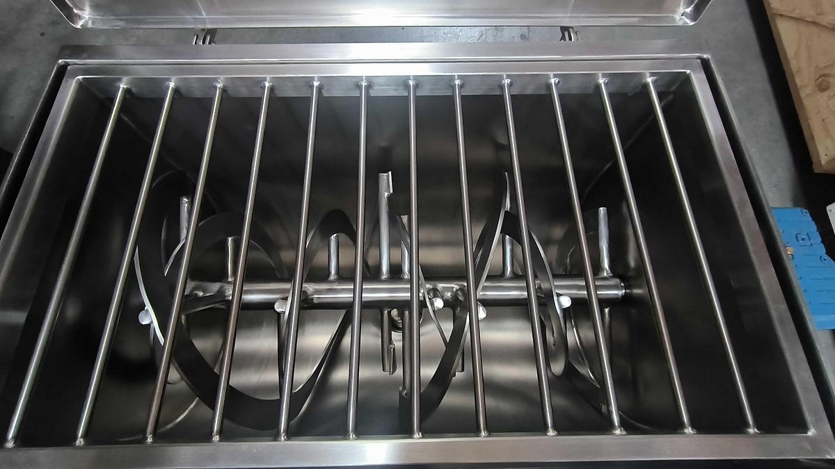 New 5 Cubic Foot Working Capacity Stainless Steel Ribbon Blender