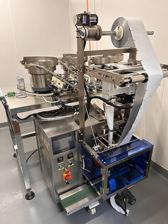 New Form Fill Seal Packaging Machine Model DCP240 for solid products