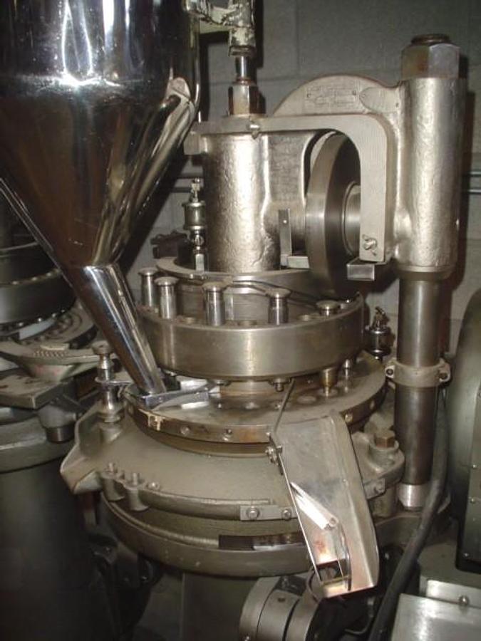 Used Used Manesty DryCota Model DC900 Tablet Press