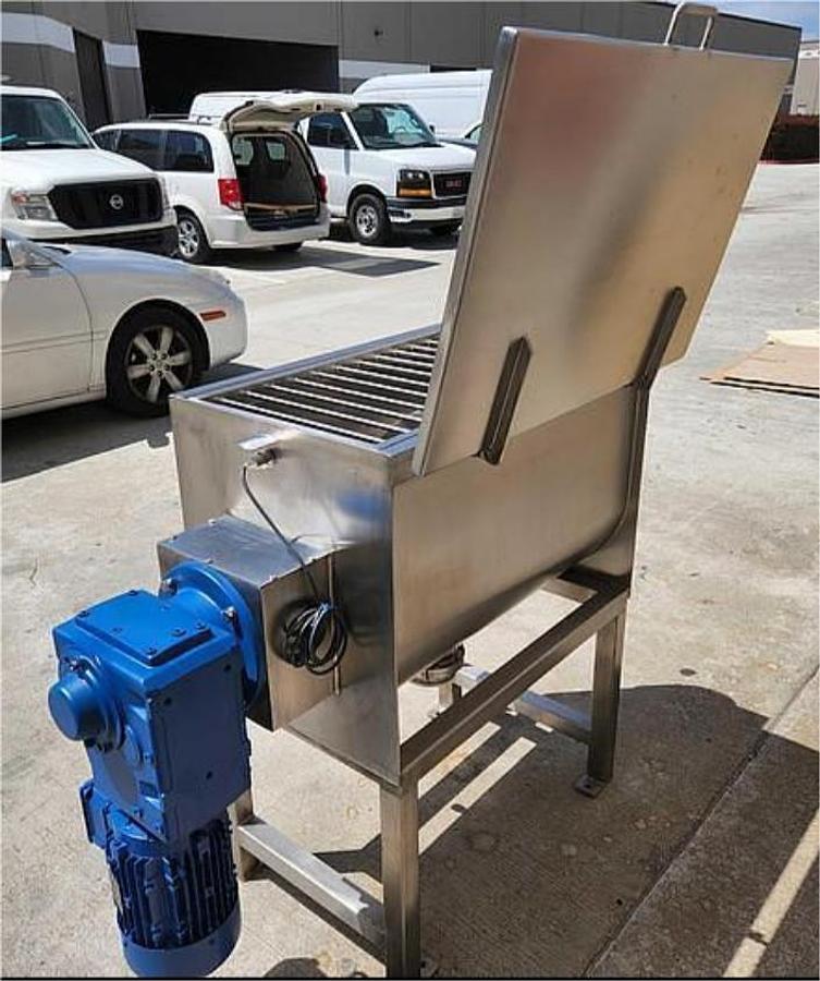 New 2.5 Cubic Foot Working Capacity Stainless Steel Ribbon Blender