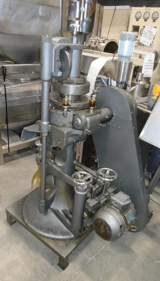 Used Used Manesty Model B3B 16 Station Rotary Tablet Press