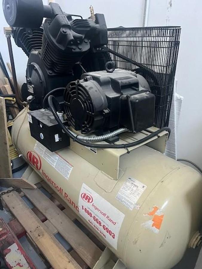 Used Used Ingersoll Rand Compressor Model 7100E15