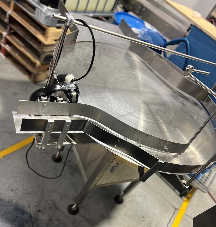 Used Used 39 inch In-Feed and 36 inch Accumulation Turn Tables