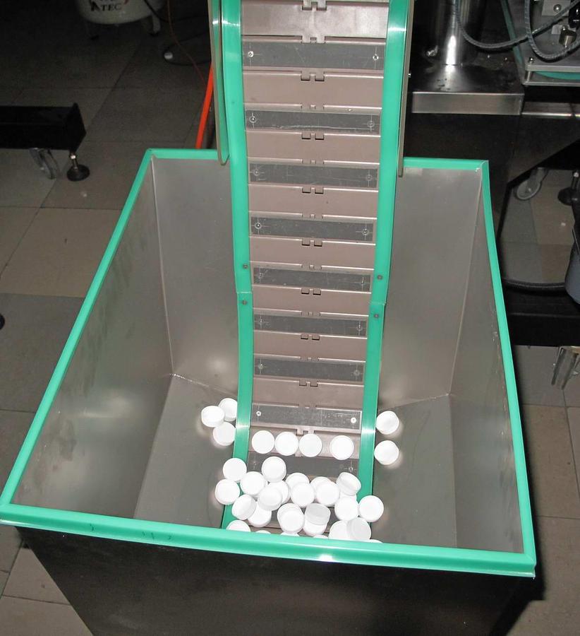 New Model XG-120 High Speed Spindle Capper with Elevator