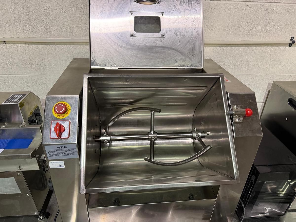 Used Like New Table Top Approx 1 Cubic Foot Stainless Steel Powder Tilting Blender