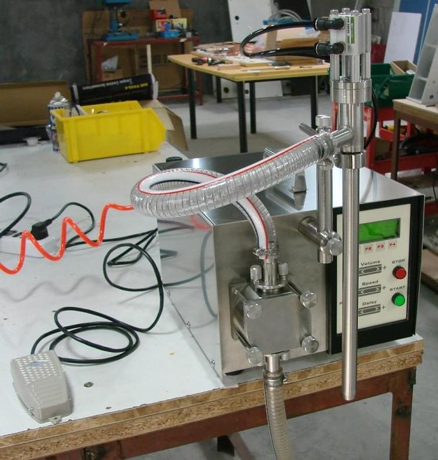 New Semi-Automatic Table Top Gear Pump Filler Model GPF-150S with Hopper