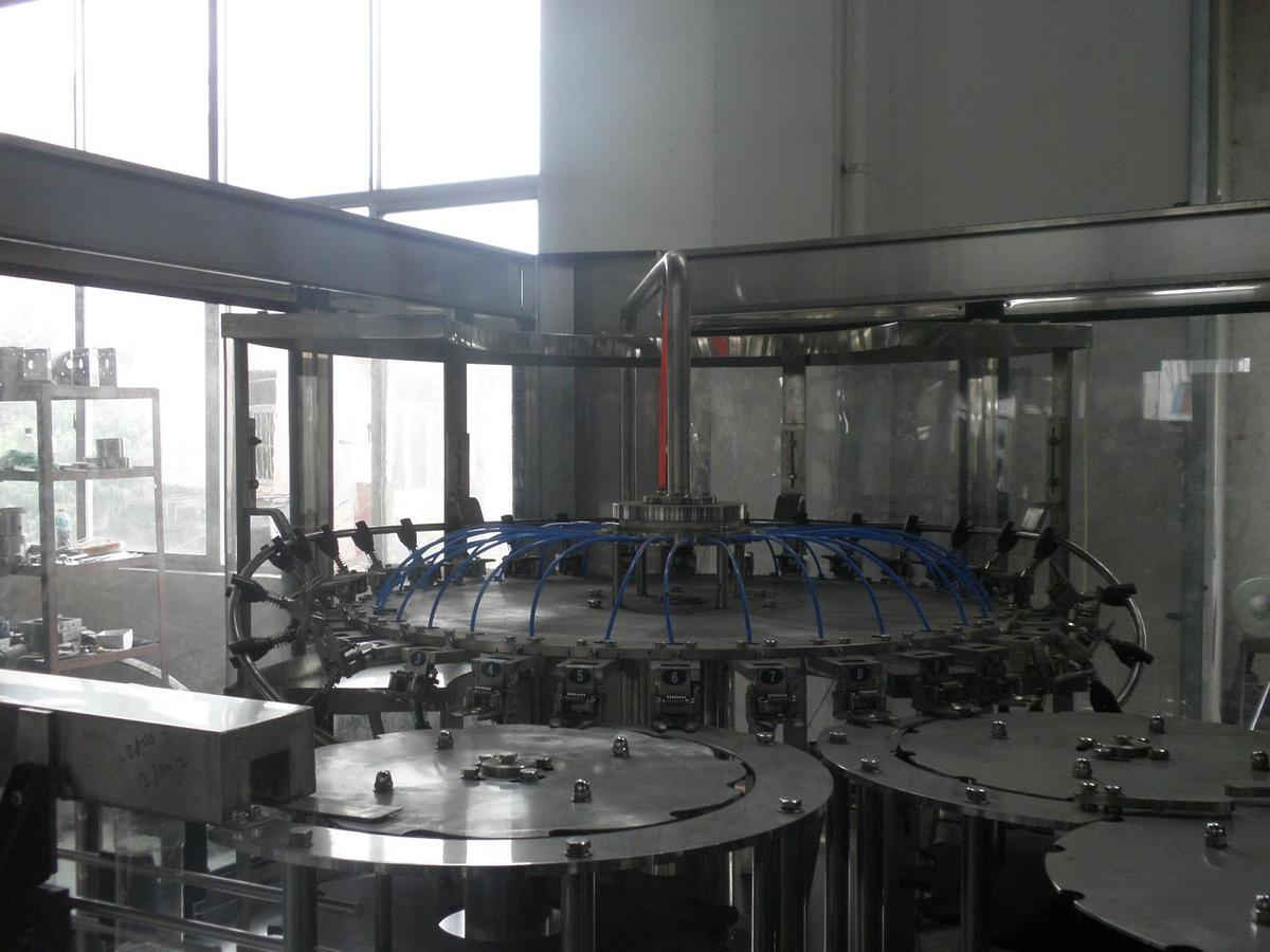 New Carbonated Beverage Filling System Model DCGF883(in-one): with Rinser, Filler and Capper