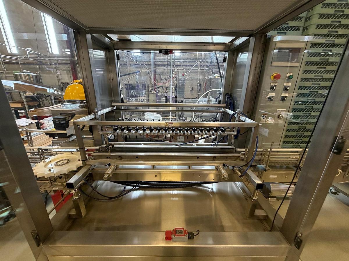 Used Complete Used High Speed Liquid Bottle Filling Packaging Line