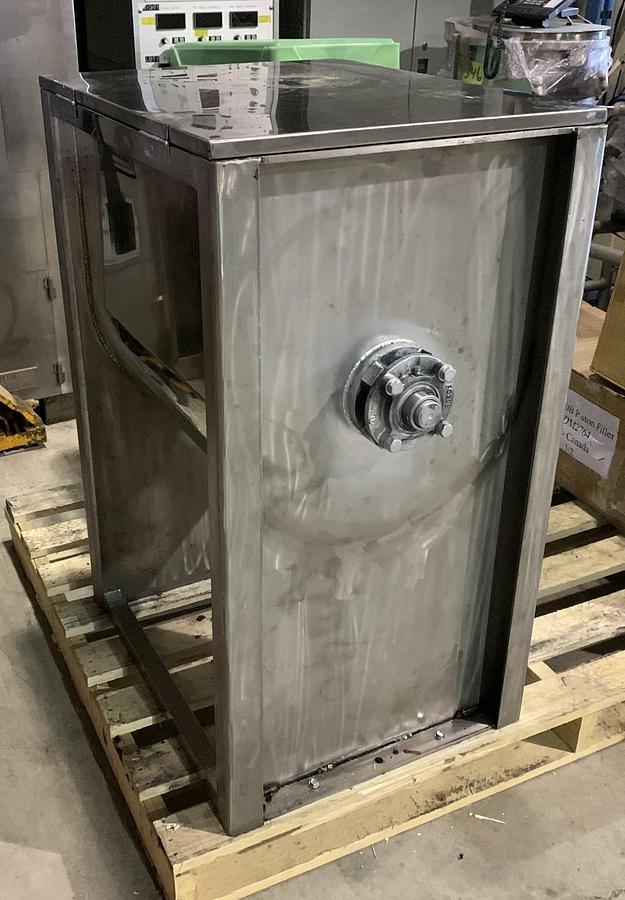 Used Used approx 4 Cu Ft Working Capacity Trough Blender