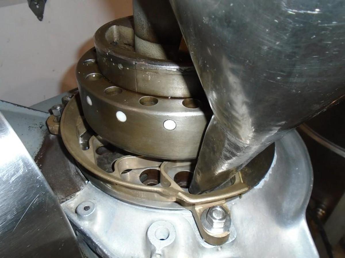 Used Used Stokes B2-16 Station Rotary Tablet Press