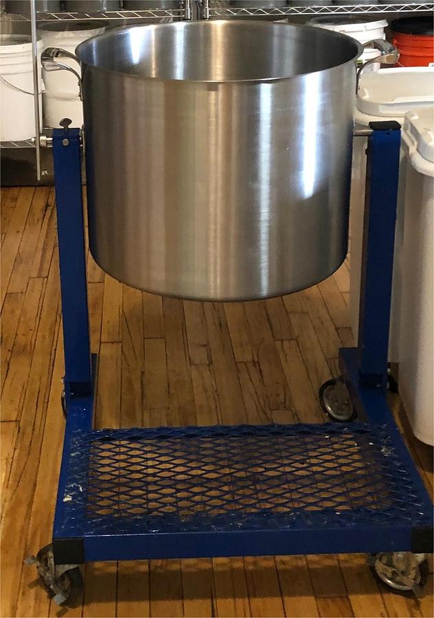 Used Used 20 Gallon Stainless Steel Tilting Tank