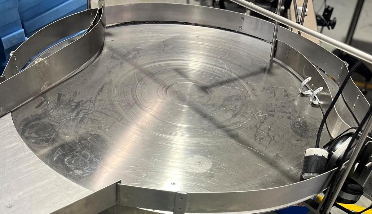 Used Used 39 inch In-Feed and 36 inch Accumulation Turn Tables