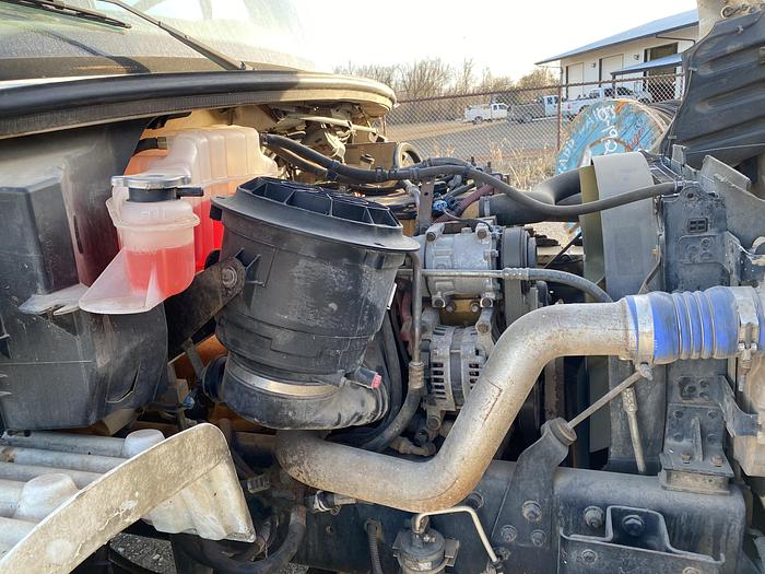 Used 2005 Freightliner Cab chassis