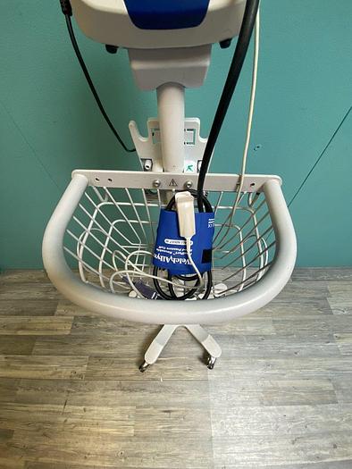 Used Welch Allyn Spot Vital Signs Monitor auf Trolley mit Fingersensor, Manschette