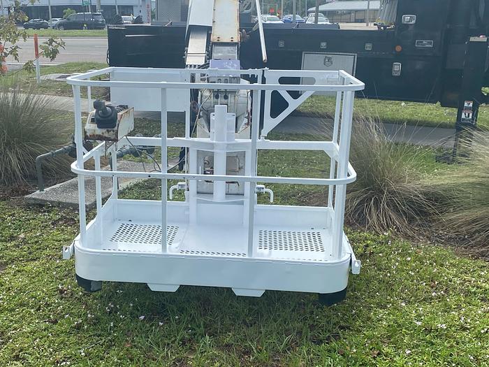 Used Altec LS63 on 2015 International 4300 SBA 4x2 Reg Cab Flatbed Truck - M37501