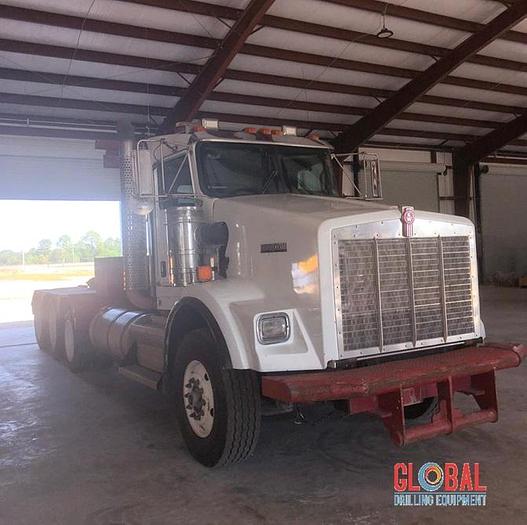 Used Item 0956 : 2009 Kenworth T800 Tri/A Winch Tractor