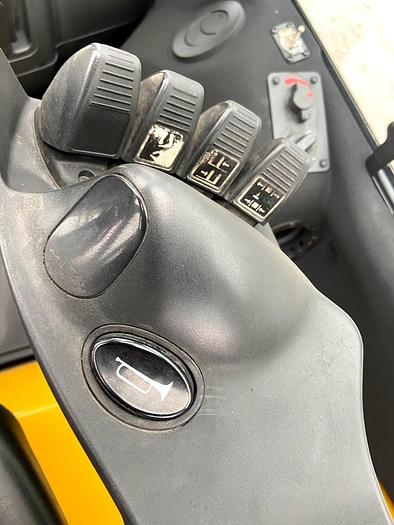 Used 2013 YALE GLP080VX PNEUMATIC FORKLIFT