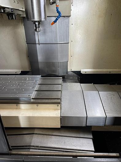 Used 2015 HYUNDAI WIA F400 CNC Vertical Machining Center (2 Available) F400
