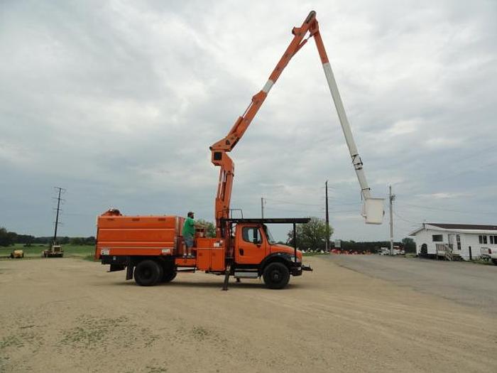 Used 2011 FREIGHTLINER BUSINESS CLASS M2 106
