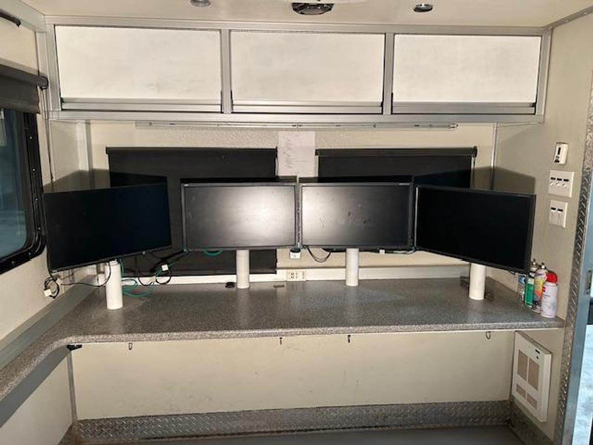 Used DATA VAN / CONTROL CENTER