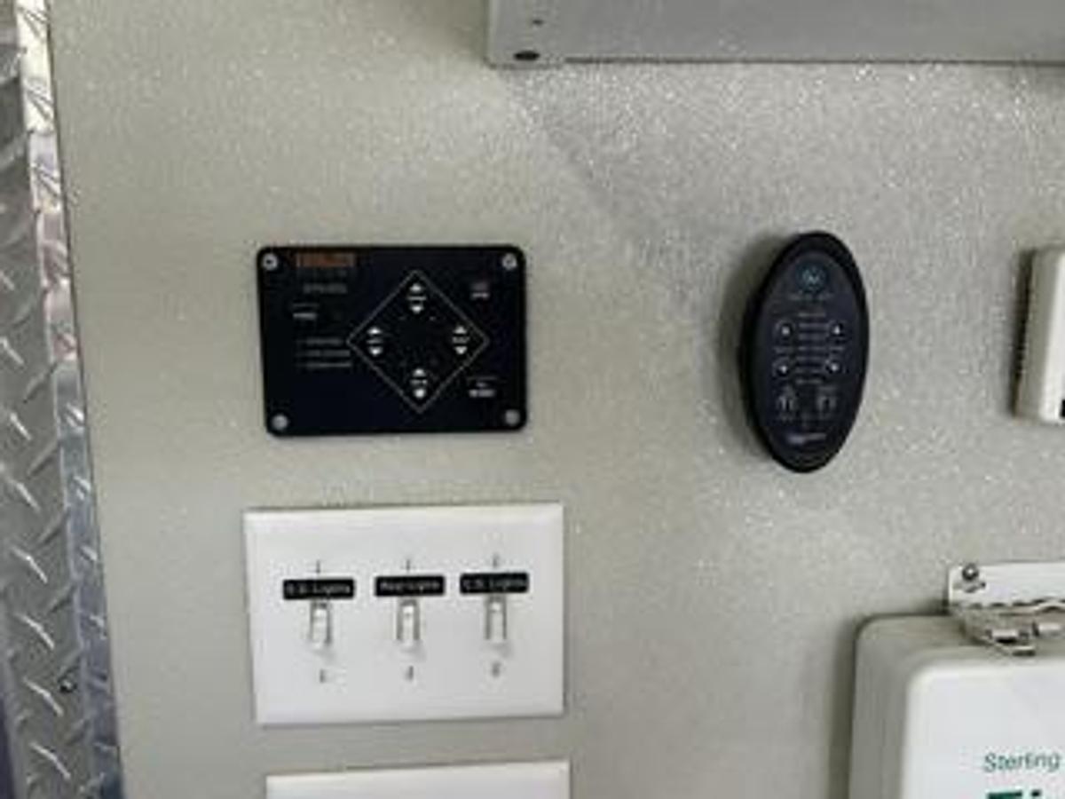 Used DATA VAN / CONTROL CENTER
