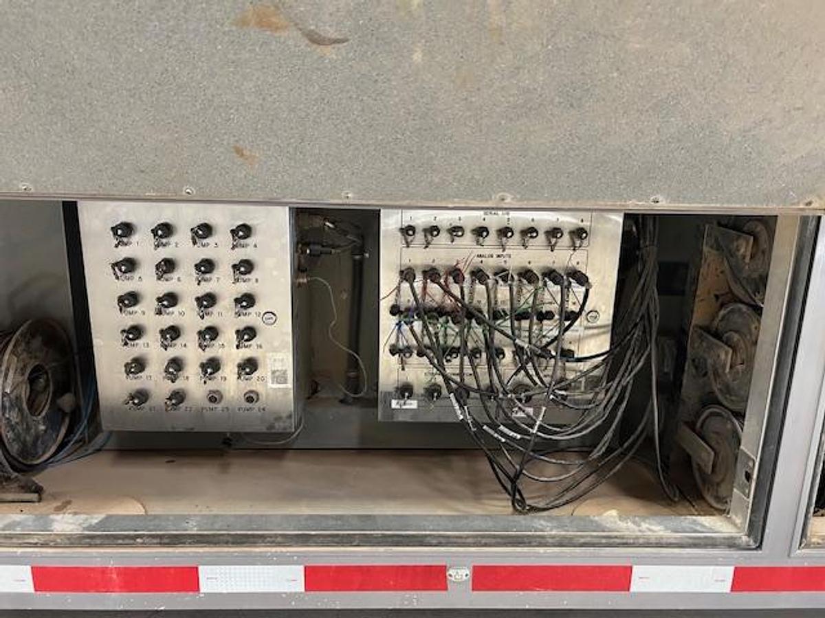 Used DATA VAN / CONTROL CENTER