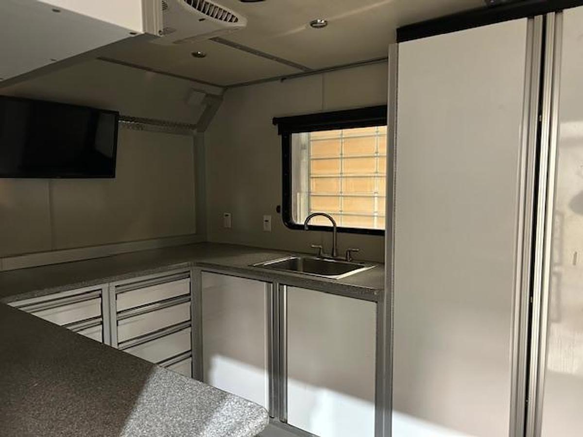 Used DATA VAN / CONTROL CENTER