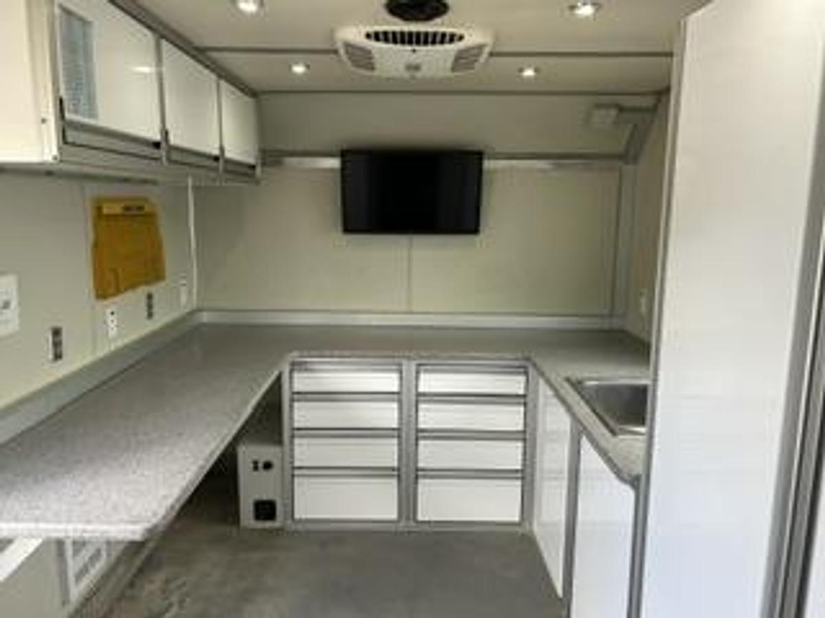 Used DATA VAN / CONTROL CENTER