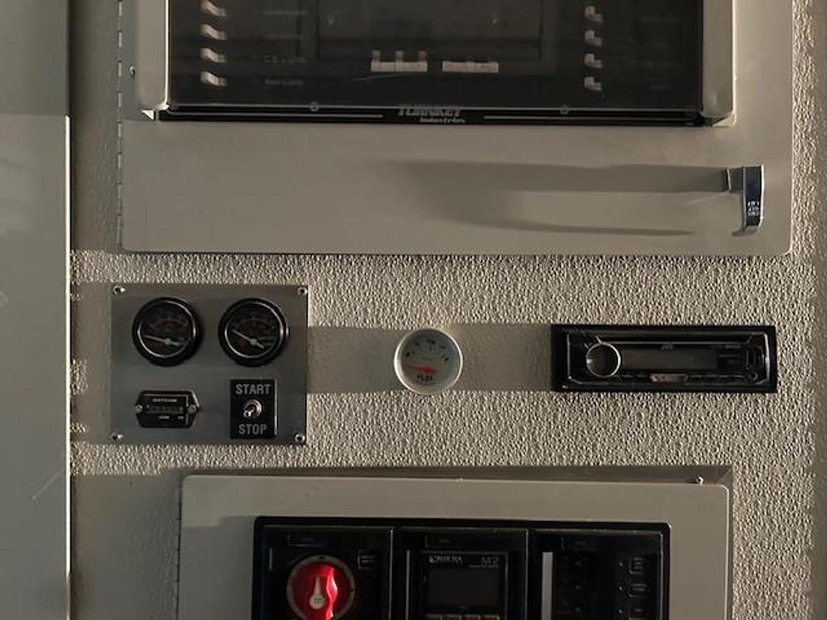 Used DATA VAN / CONTROL CENTER