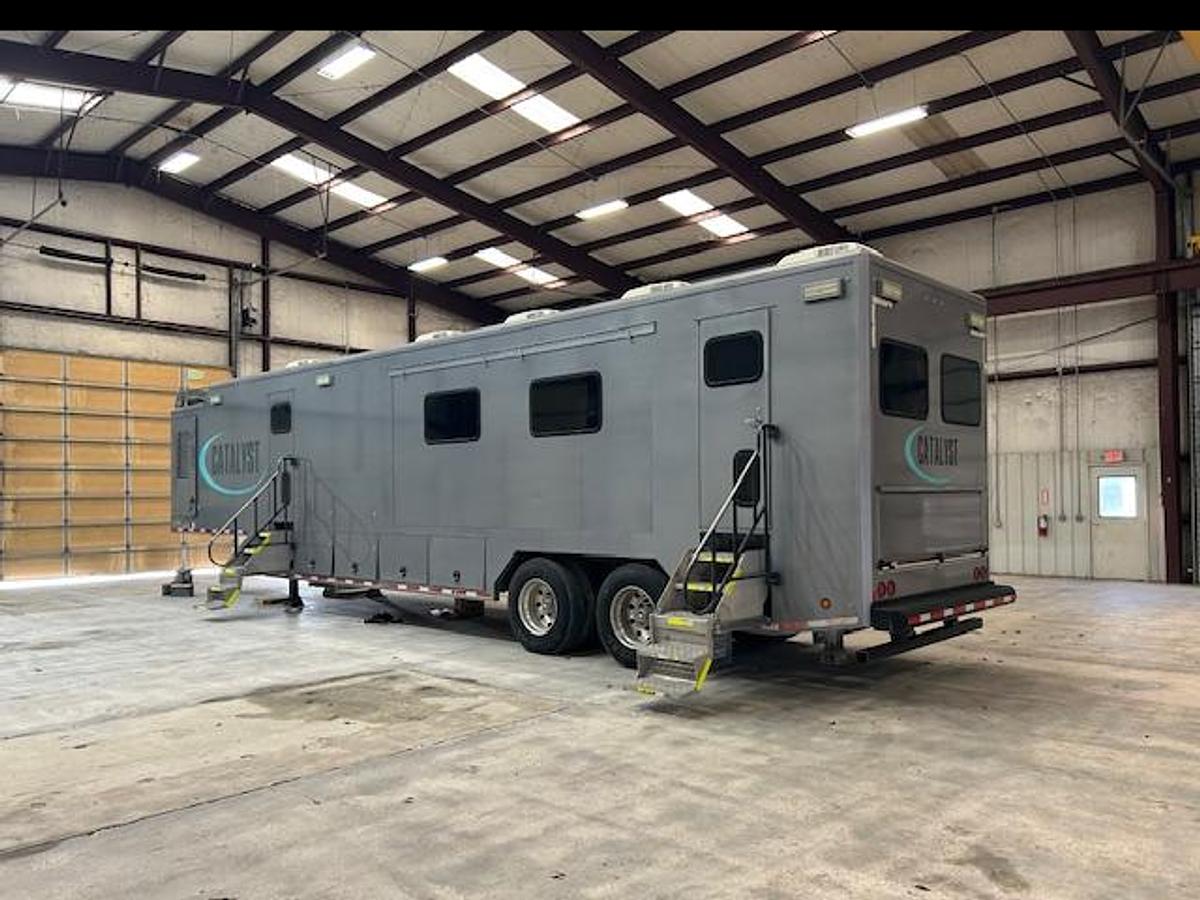 Used DATA VAN / CONTROL CENTER