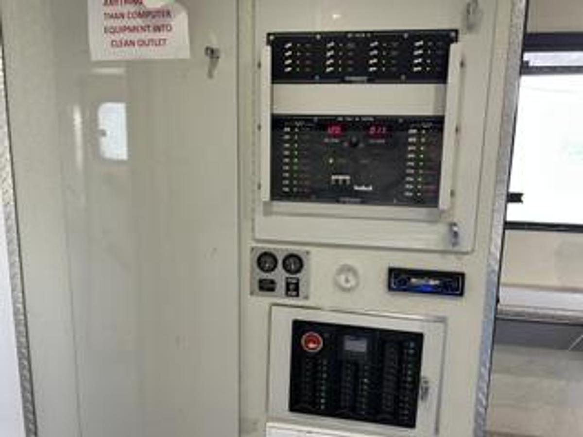 Used DATA VAN / CONTROL CENTER