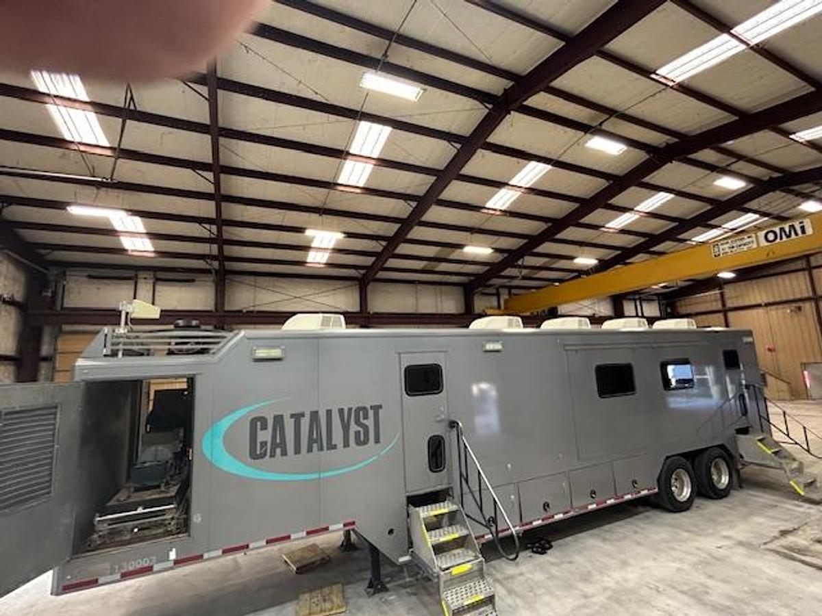 Used DATA VAN / CONTROL CENTER