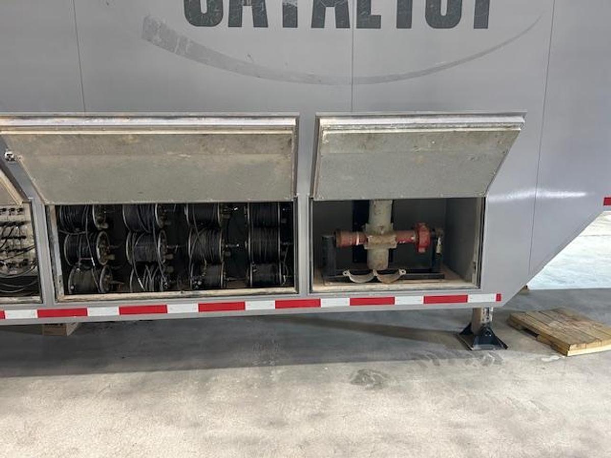 Used DATA VAN / CONTROL CENTER
