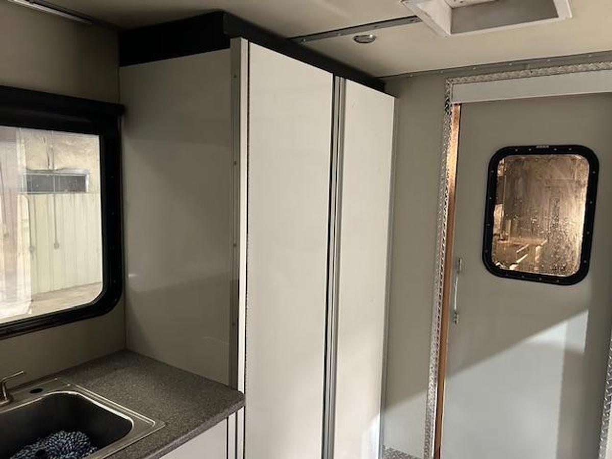 Used DATA VAN / CONTROL CENTER