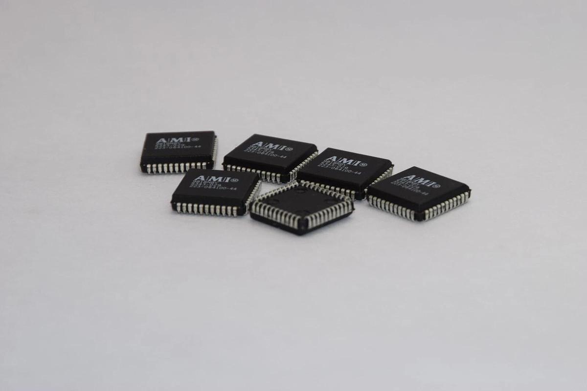 (NEW - Lot 6) AMI 5343-029 223-064100-44 9818NBV Programmable Logic IC