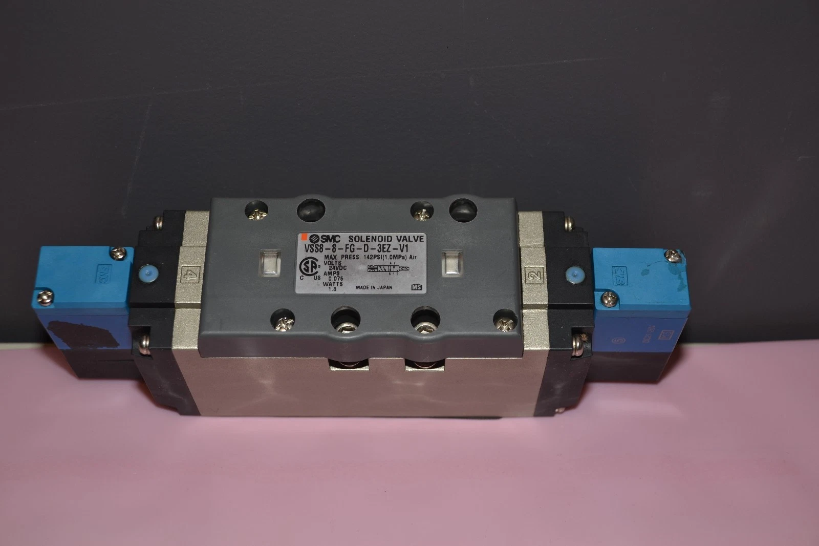 Used SMC VSS8-8-FG-D-3EZ-V1 VSS88FGD3EZV1 VALVE