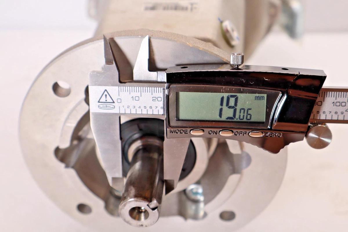 Bonfiglioli Gearbox Gear Box C 12 2 NUFB 25.4 N56C B5 COD.2EA816L20006  *NOS*