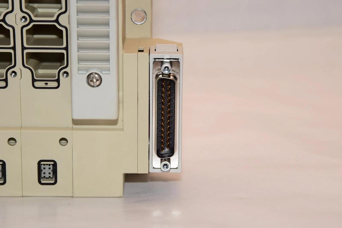 (NEW) SMC SS5V4-10FD1-10B-S-C8 Solenoid Valve Manifold