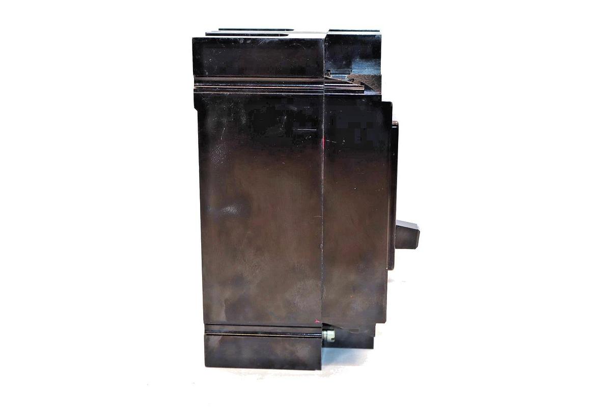 Westinghouse Circuit Breaker EB2015 15A 15 Amp 2P 2 pole (New - Chipped*)