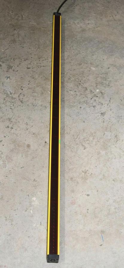 Used STI MS46SR-14-1130-Q1-R-NC-FP-HA1 70158-1809 Transmitter Safety Light Curtain