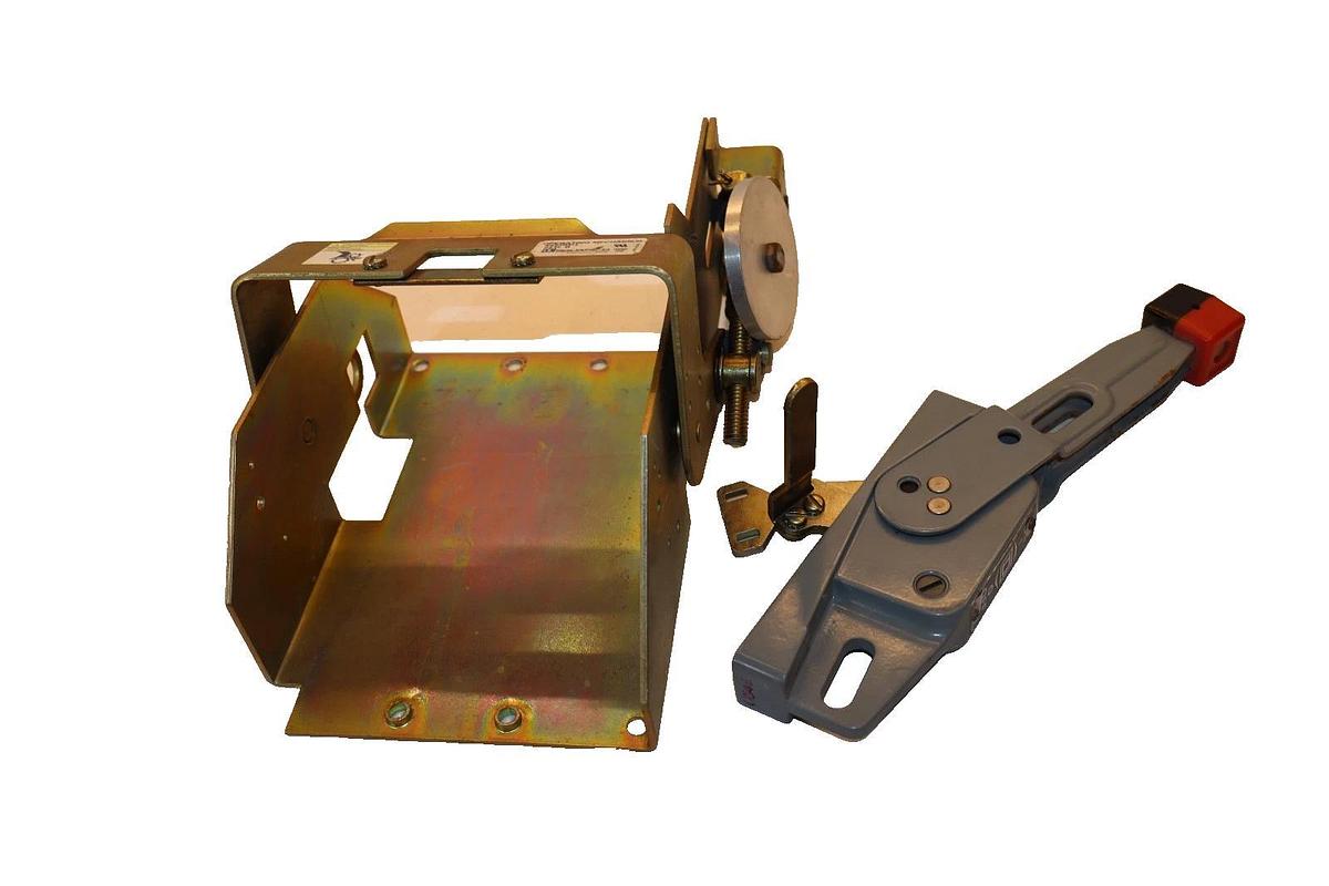 Used Square D Breaker Disconnect 9422RP1 Series B Cabinet Handle Operating Mechanism