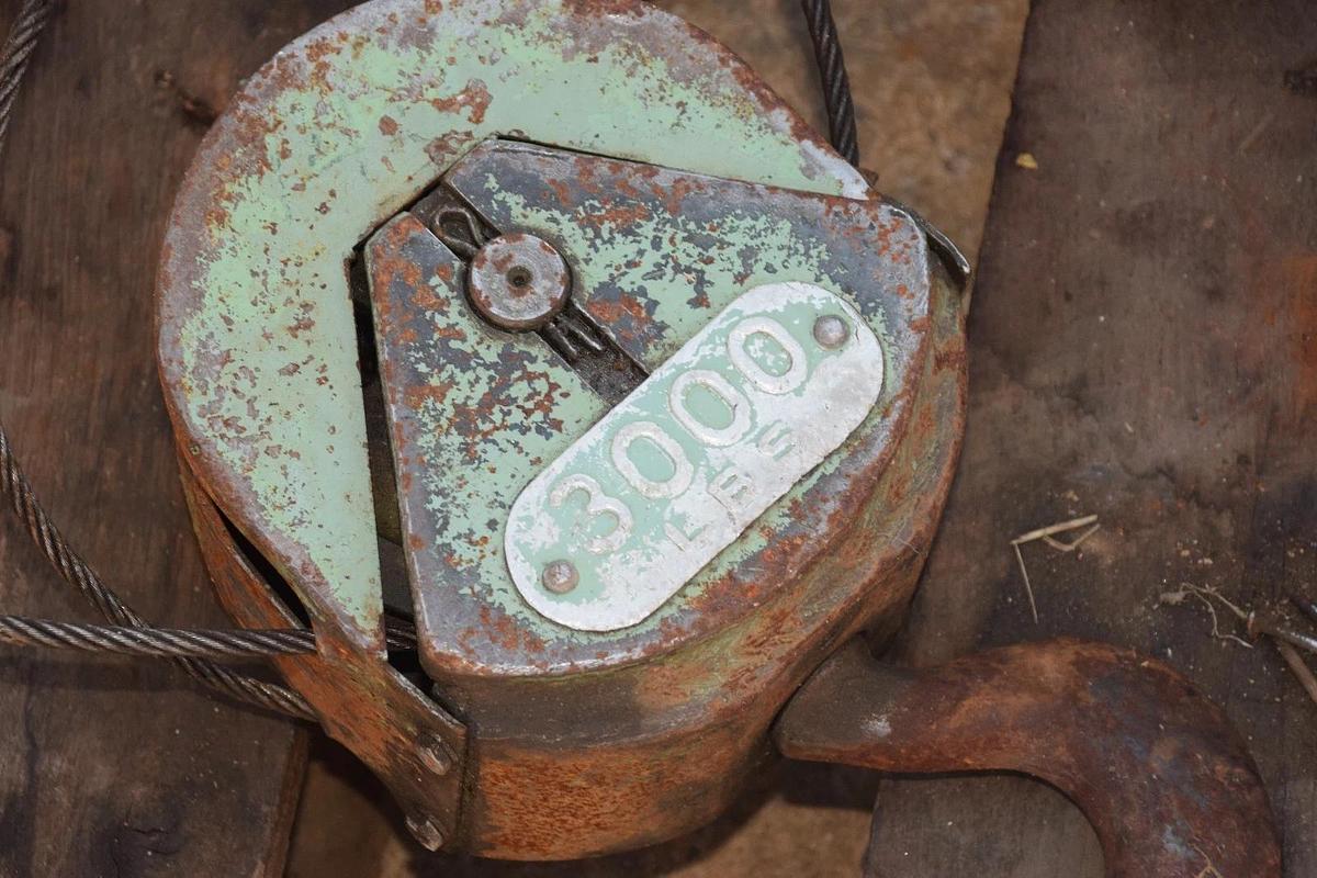 Used P&H HEVI LIFT TROLLEY ELECTRIC HOIST 3000 LB  1 1/2 ton 220v 440v 460v HRA-2