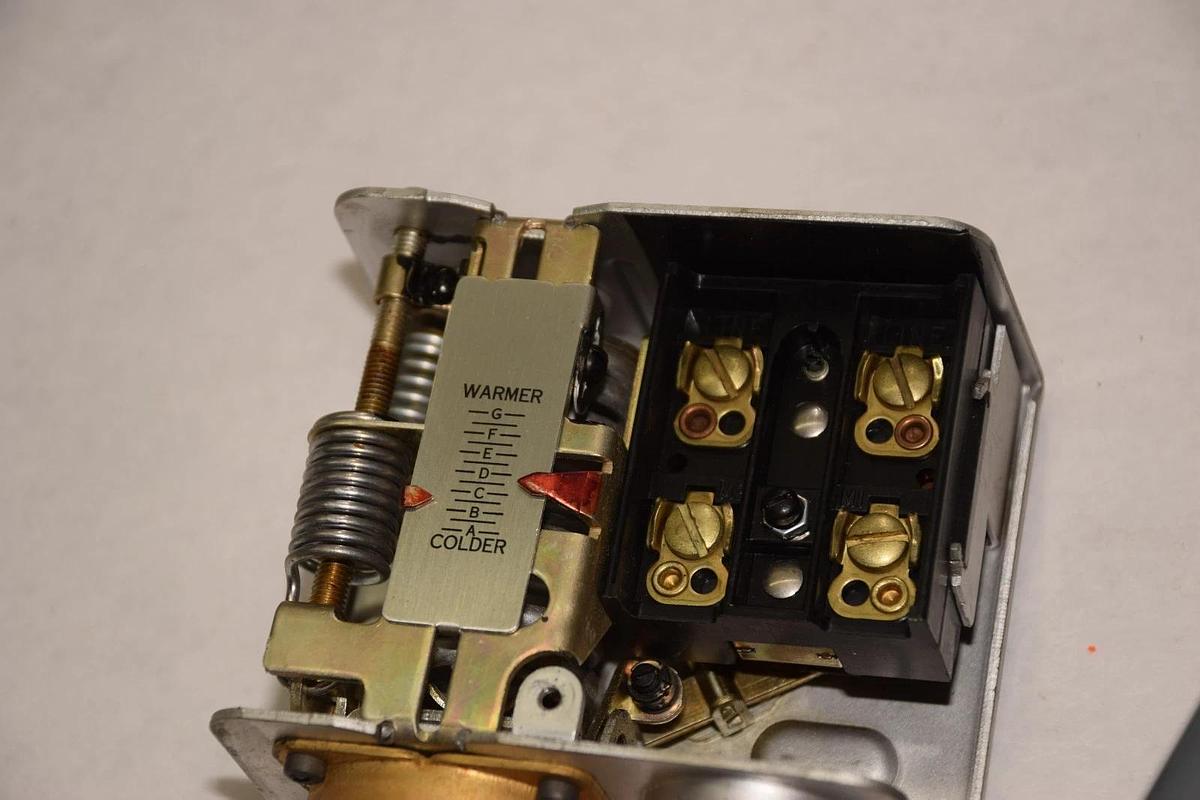 (New) Penn A72CA-12 Temperature Switch 95/145deg F 95- 145  A72CA