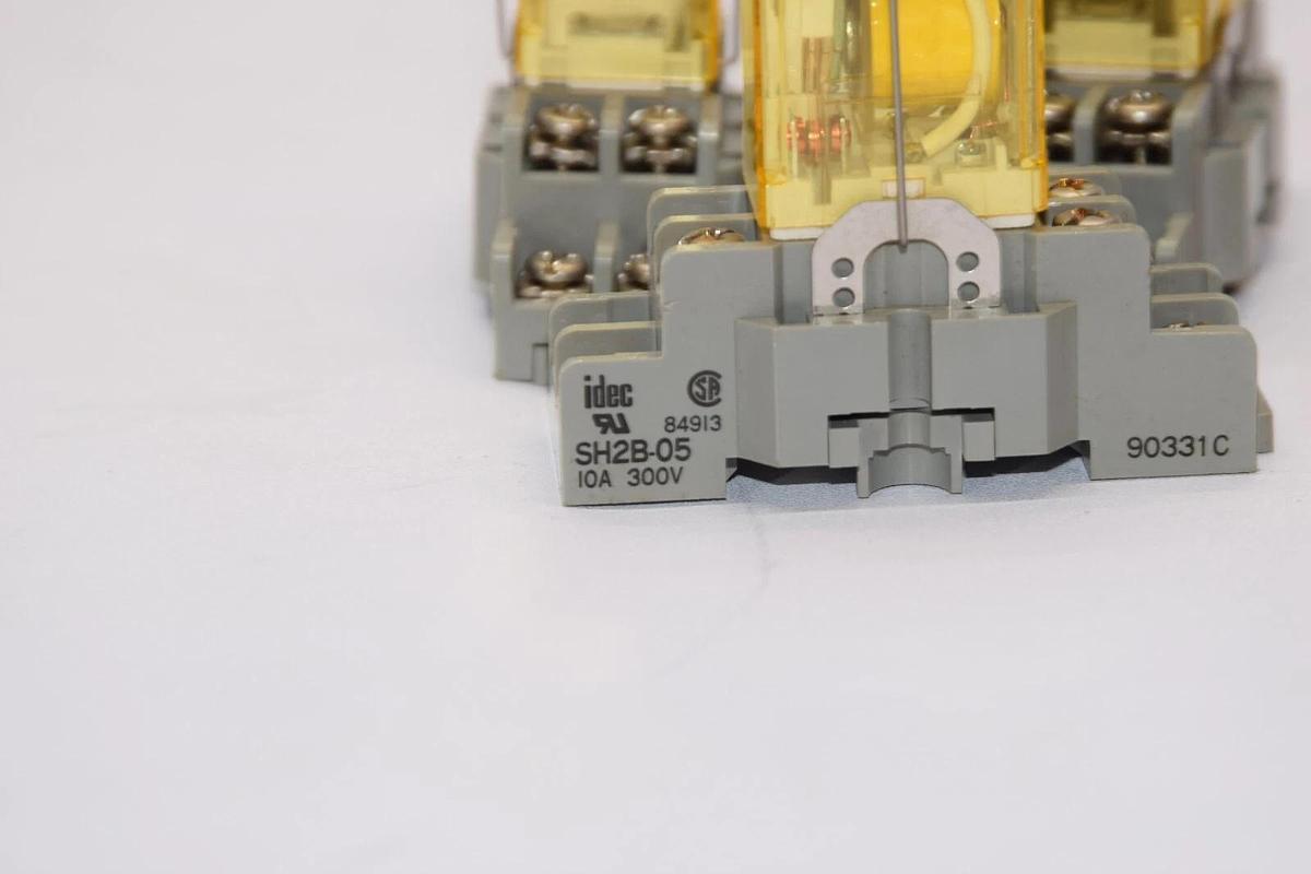 (NEW - Lot of 3) IDEC SH2B-05 10A 300V Base With RH2B-U 24Vdc Relay