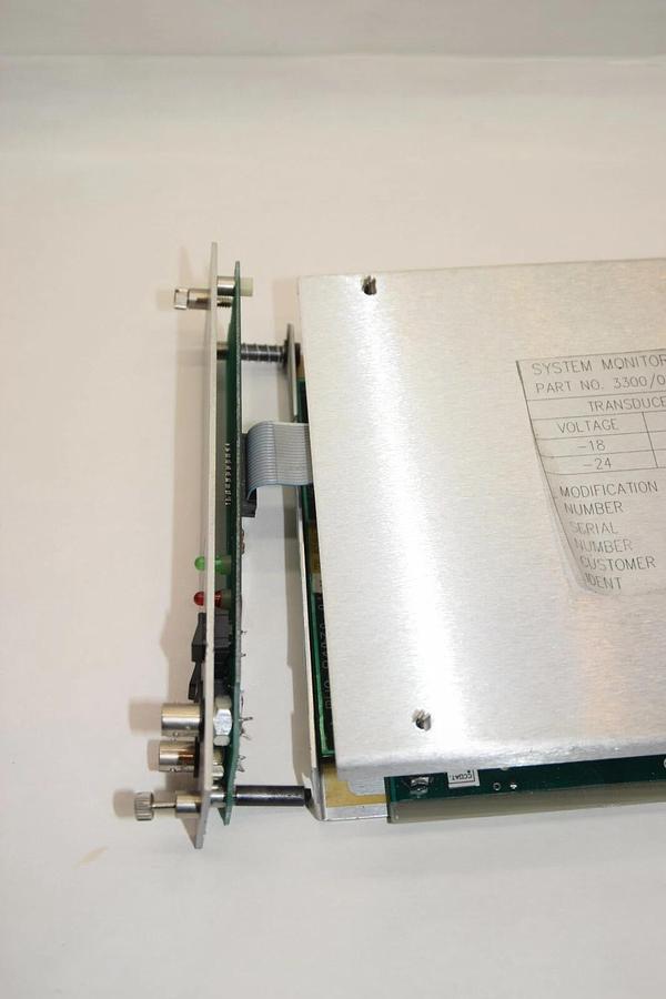 BENTLY NEVADA 3300/01-01-00 System Monitor (New has a broken faceplate stand off